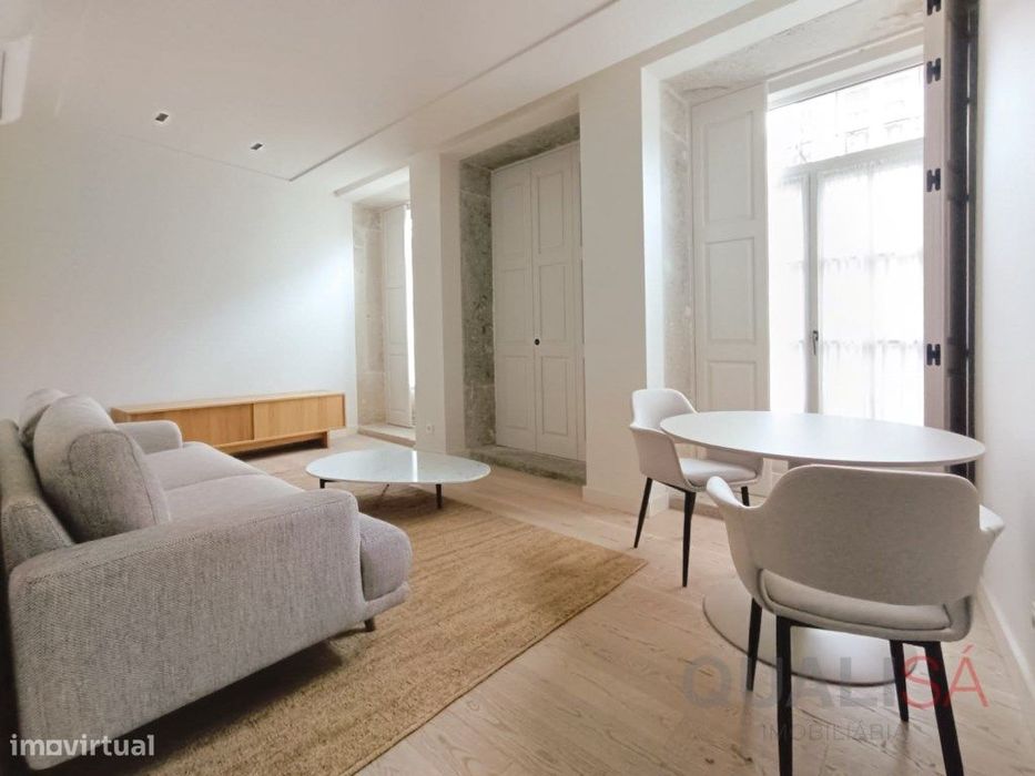 Apartamento T0+1 novo com varanda, equipado e mobilado, localizado ...