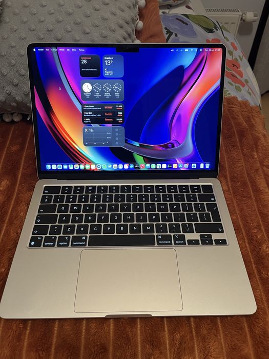 MacBook Air M3 2024