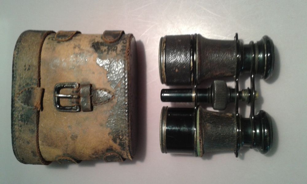 Binóculos antigos, originais, anos 40, com estojo original em pele