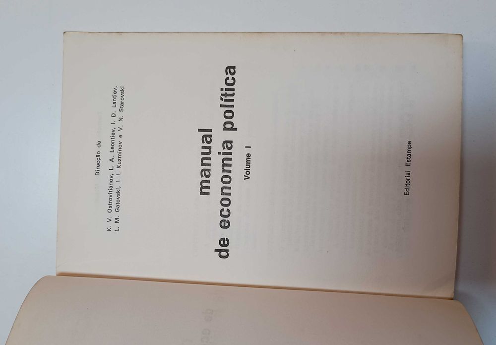 Coleção Manual de Economia Política