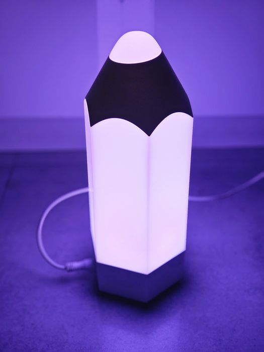 Lampka nocna na biurko Ikea