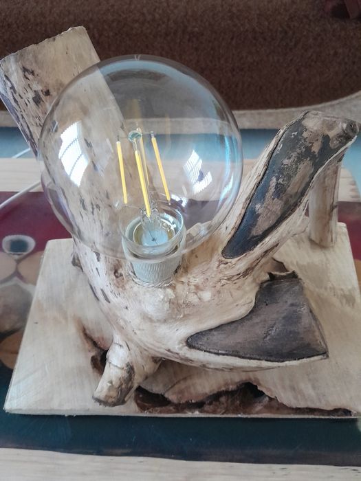 Дерев'яний настільний світильник