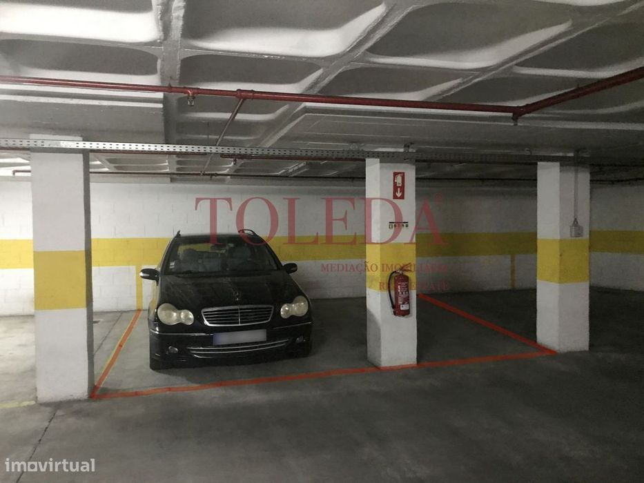 Parqueamento com 26m2 próximo do Aeroporto