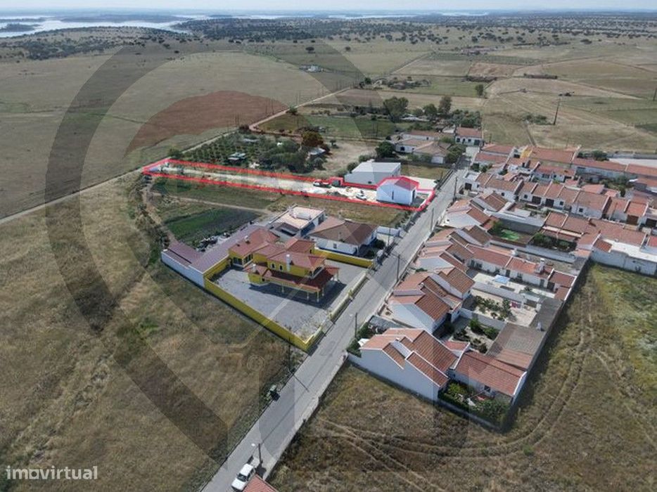 Terreno com Armazém para Venda – Campo e Campinho