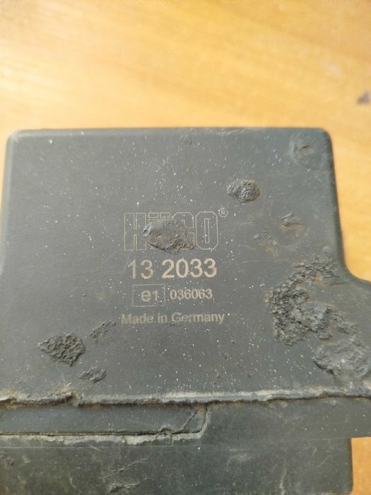 Реле свічок накалу huco 132033 Mercedes 124