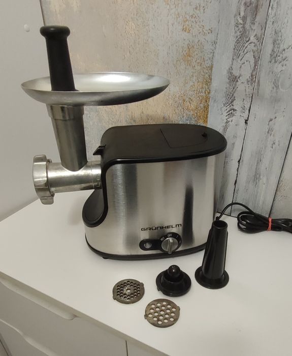 Электрическая мясорубка Grunhelm AMG240SSJ 3в1 2400Вт