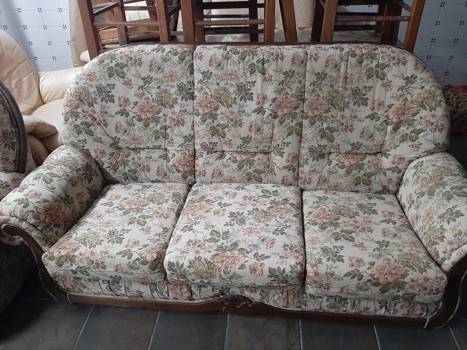 Sofá-cama 3 lugares e 2 poltronas como NOVO