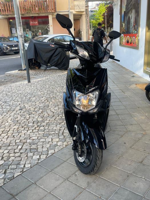 Scooter Lítio (Sem Carta):  Entrega 0€ + Capacete 0€