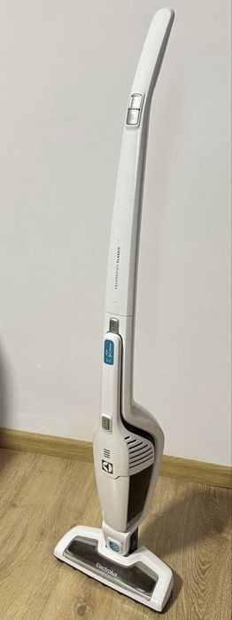 Ручний пилосос Electrolux - 1500 грн.