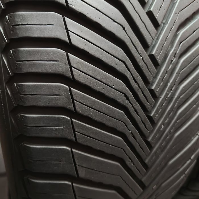 235/55/19 XL Michelin Cross Climate 2