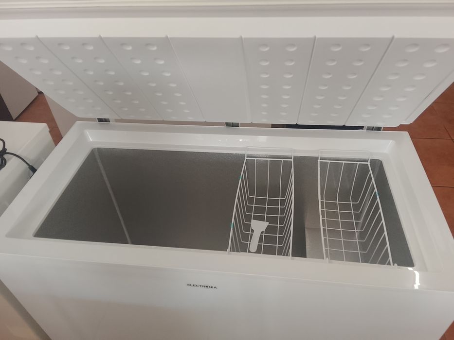 Arca Congeladora ELECTRONIA 300litros (Igual a Nova)
