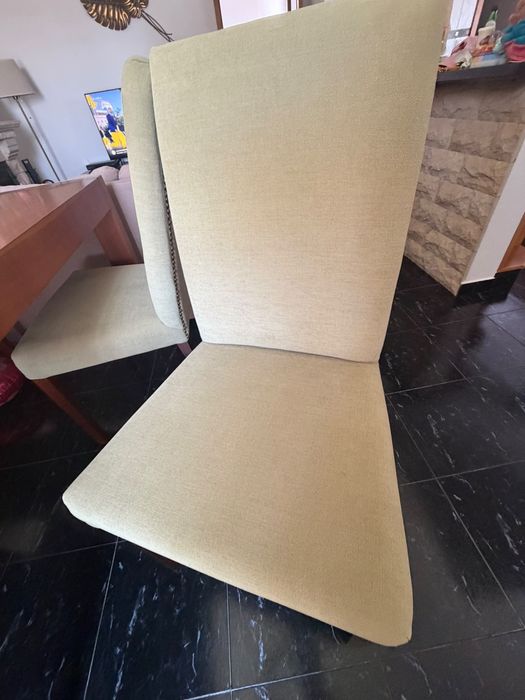 Mesa de sala de jantar e cadeiras