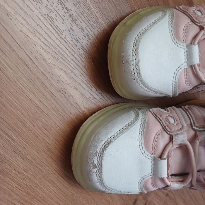 Продам утеплені кросівки для дівчинки