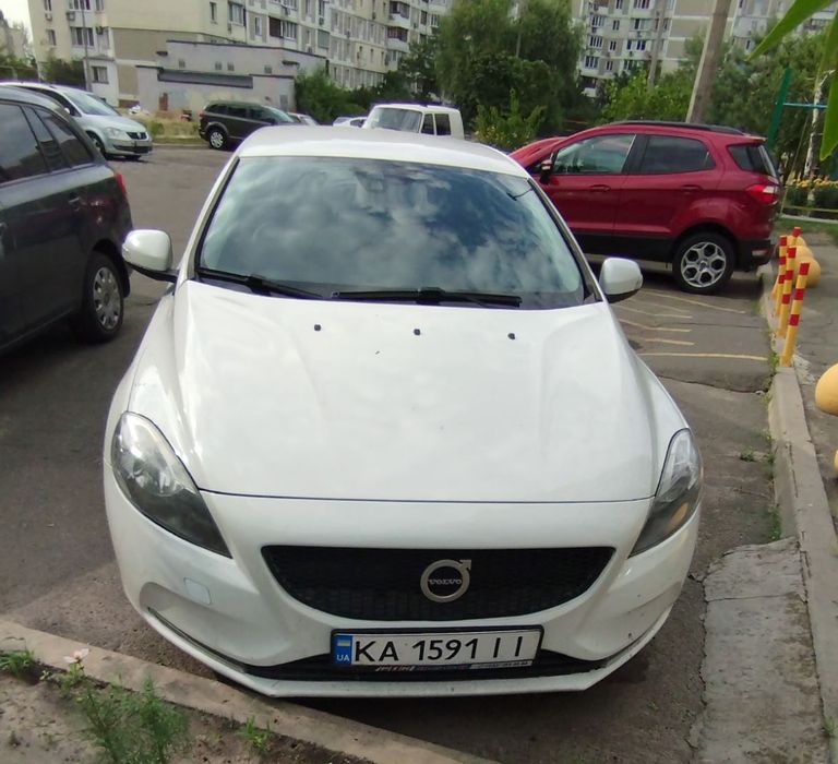 Продам Volvo v40 Торг