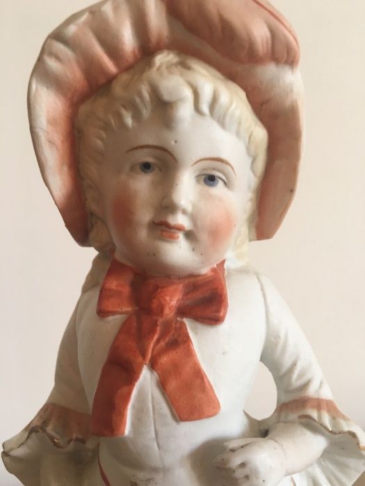 Статуэтка фарфоровая из Европы