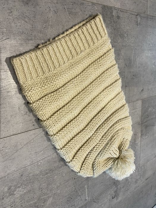 Czapka długa z pomponem