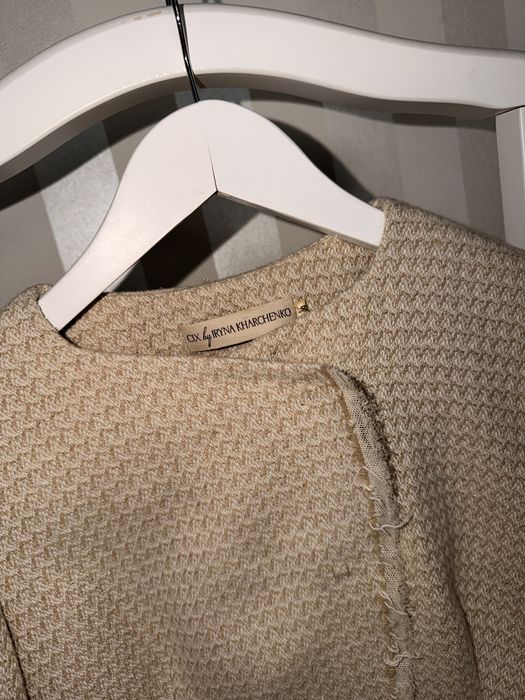 Бежевий, приталений піджак від бренду CIX by IRINA KHARCHENKO