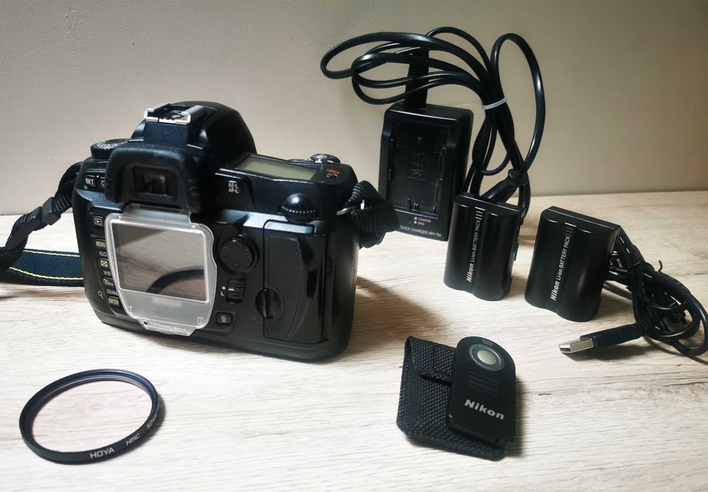 Aparat lustrzany Nikon D70s z bardzo niskim przebiegiem (12500 zdjęć)