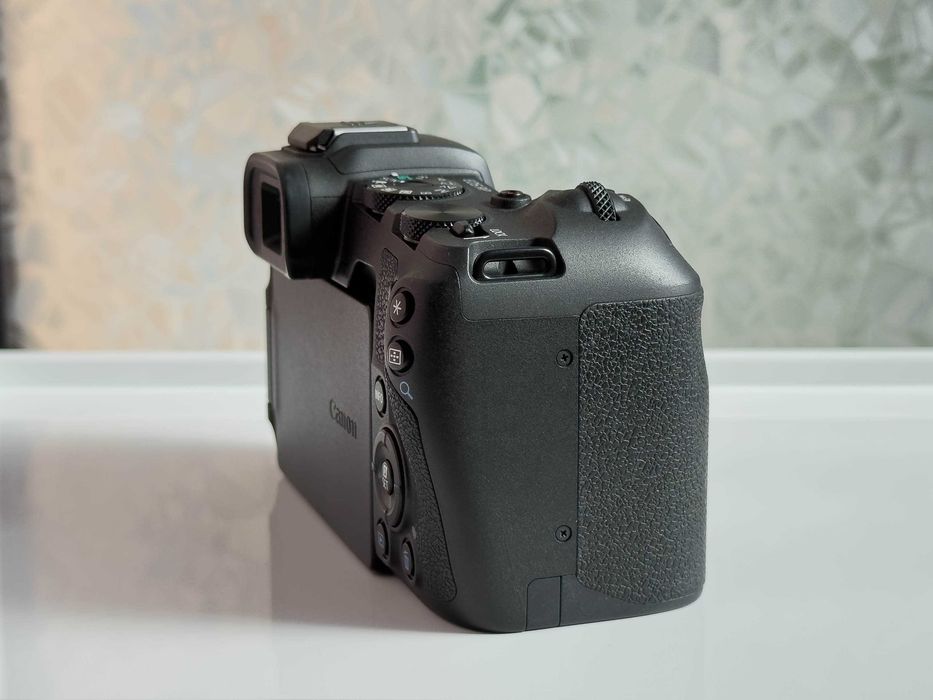Продаю Canon EOS RP