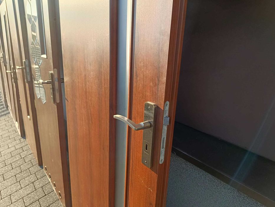 Drzwi wewnętrzne 3x80 prawe, 3x70 prawe orzech
