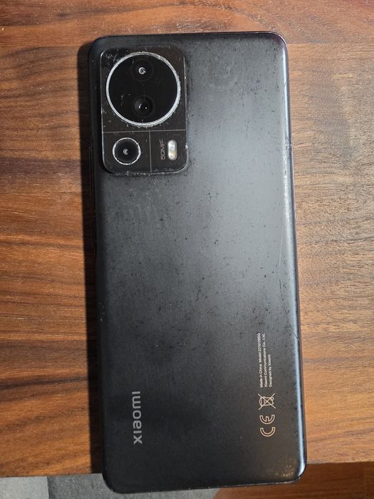 Xiaomi 13 lite usado com marcas de uso