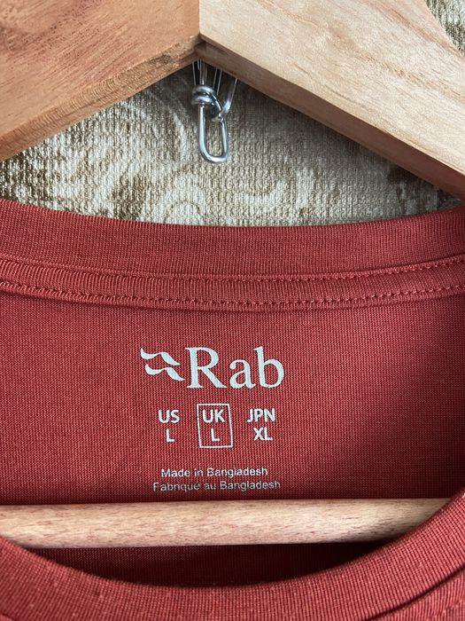 футболка від бренду Rab