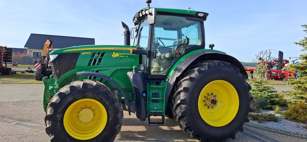 Ciągnik JOHN DEER 6175 R