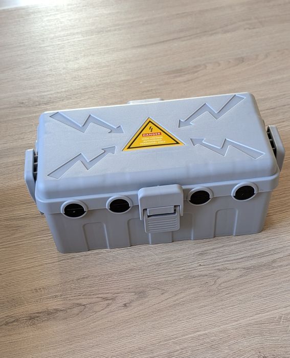 Zewnętrzna skrzynka elektryczna Hrensav