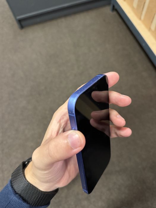 iPhone 16 128 GB e- sim