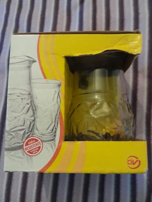 Conjunto jarro e copos