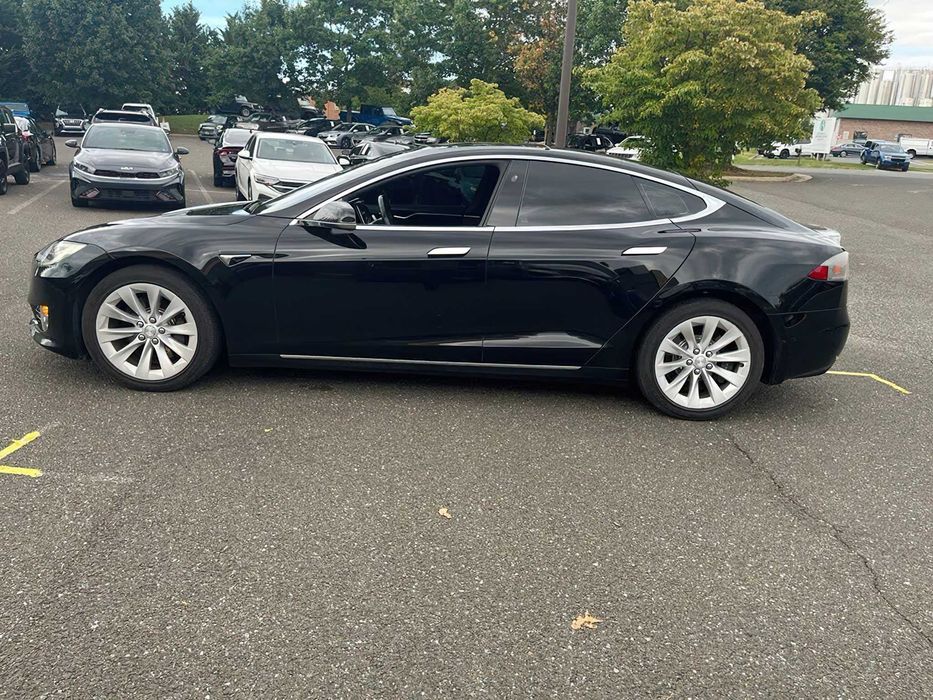 Tesla Model S      2016
