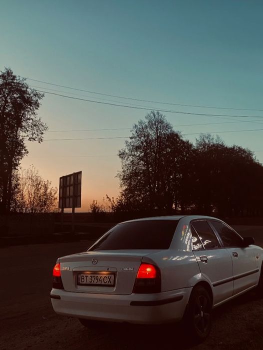 Продам машину Mazda 323