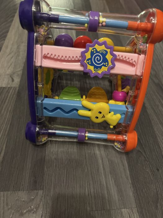 Іграшка від 6 місяців в ідеальному стані