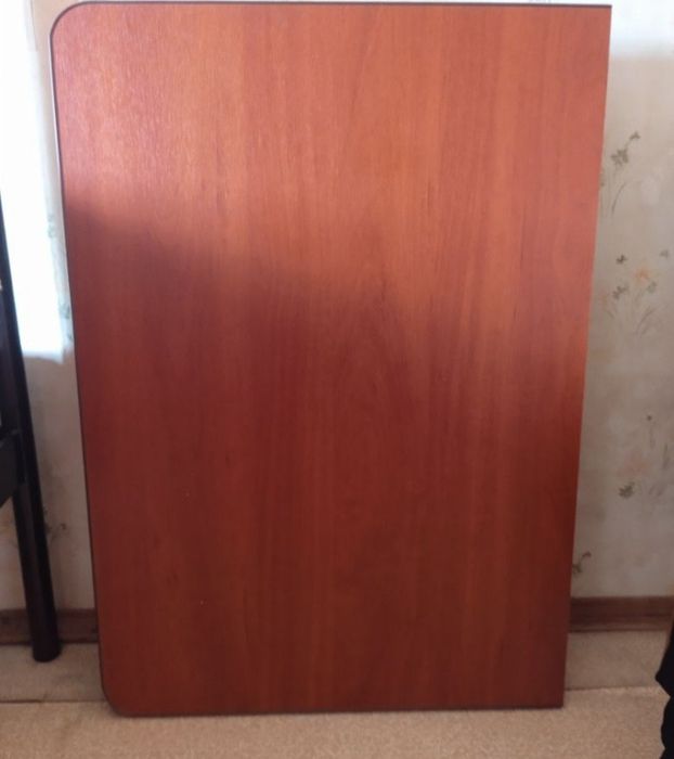 Кухонний стіл з табуретками