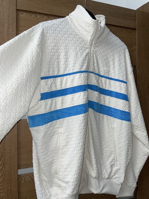 Білий косюм adidas monogram