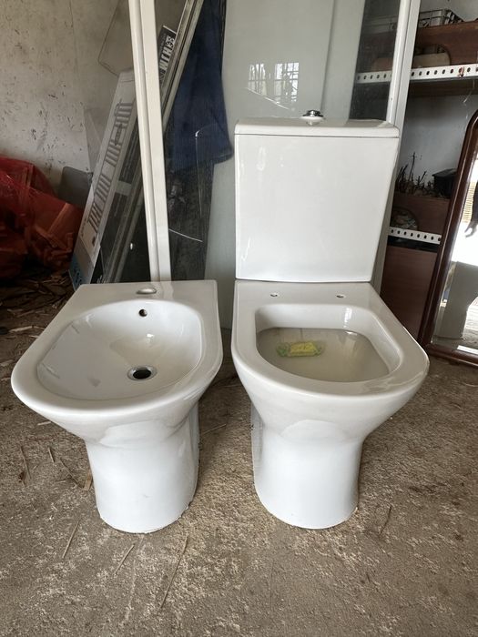 Sanita e bidé semi-novos em porcelana