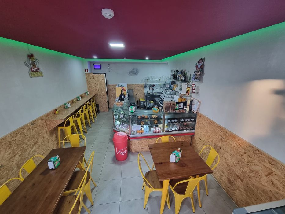 Café-Pastelaria Equipado, Remodelado, Rendimento Imediato - 35,4m2
