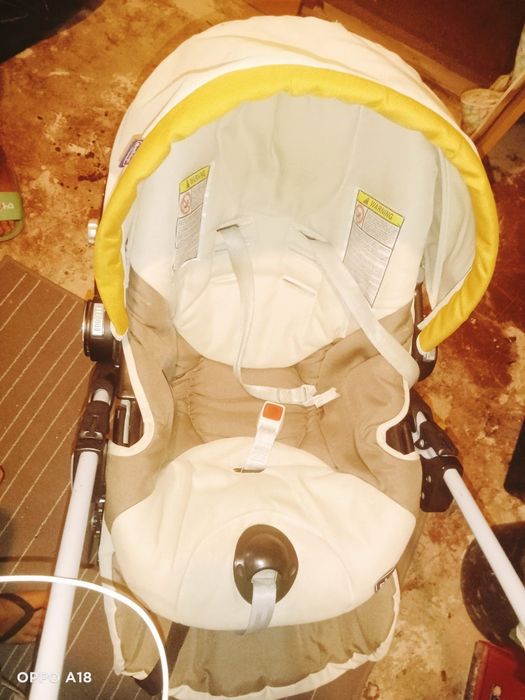 Vendo carrinho de bebe e uma berço de bebe