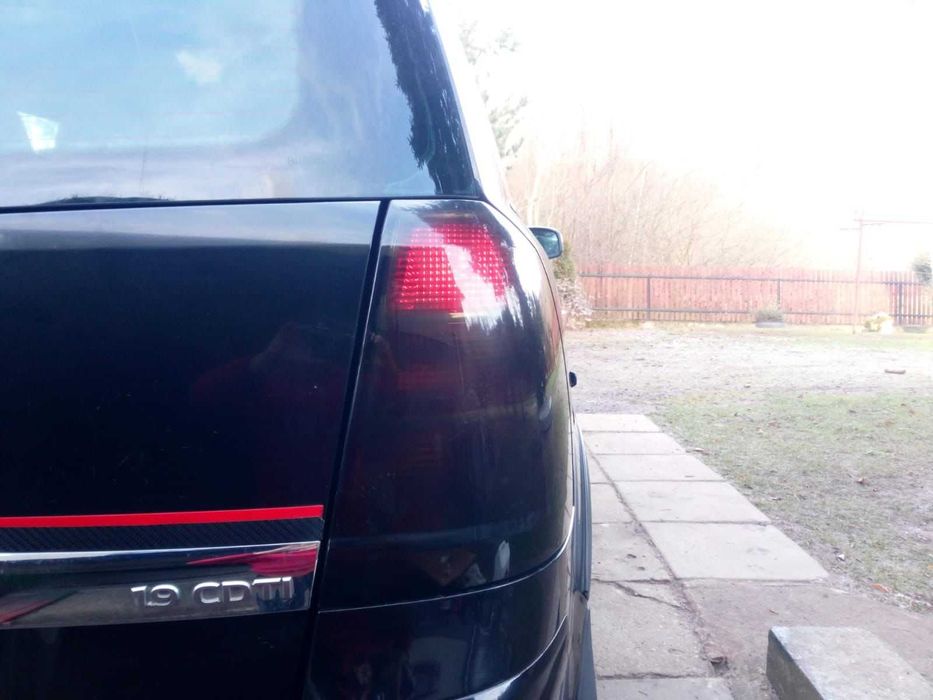 Przyciemniane lampy tylne Opel Zafira B 2006