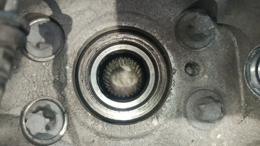 Manga de eixo frente esquerda RENAULT Megane IV (B9A/M_)
