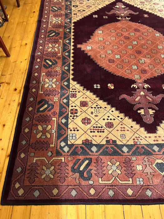 Piękny w 100% wełniany dywan do salonu (270x195cm)