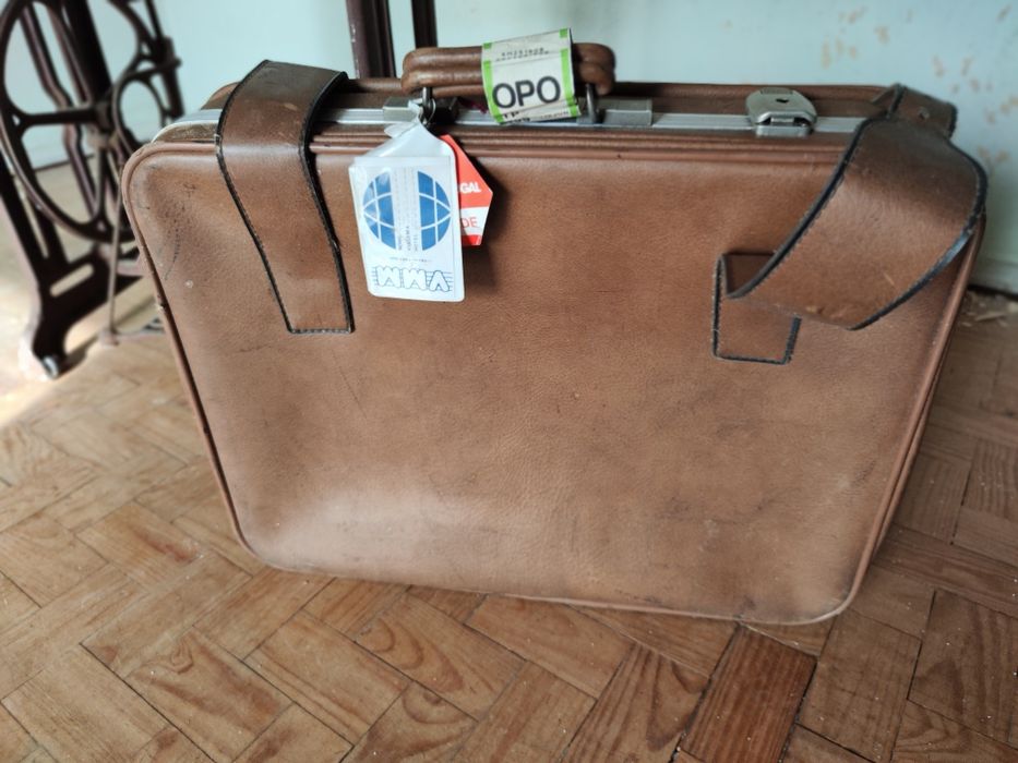 Mala de viagem (uso ou decoração)