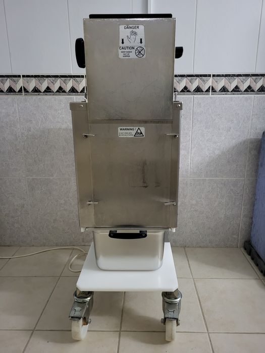 Máquina de desfiar carne.