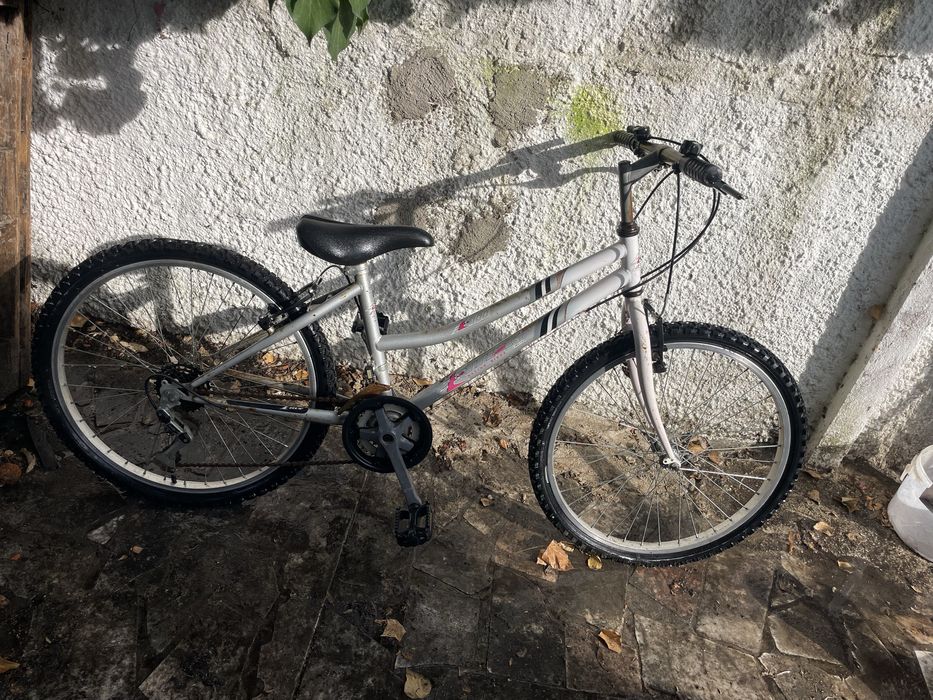 Bicicleta de adolescente por reparar