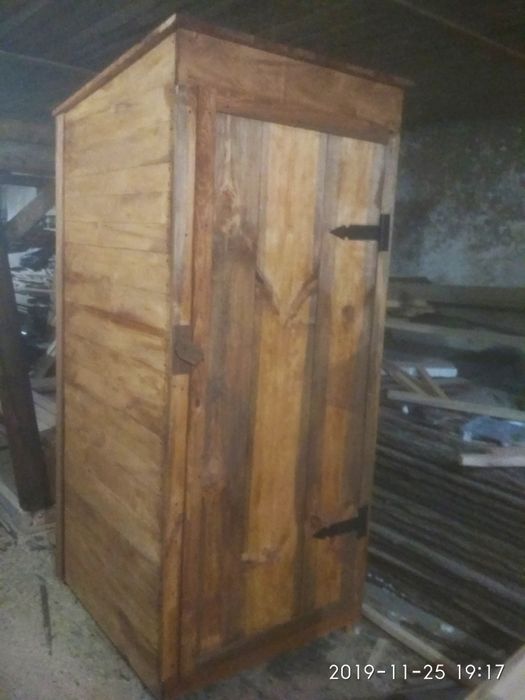 Туалет дачний , садовий .З сидінням 9000 фарбований . Простий 8000 Фарбовані.
