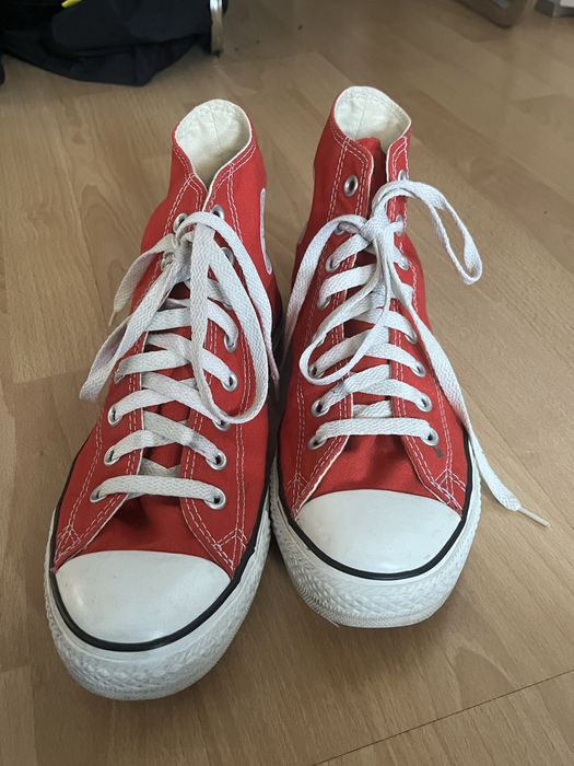 Orginalne conversy z kolorze czerwonym
