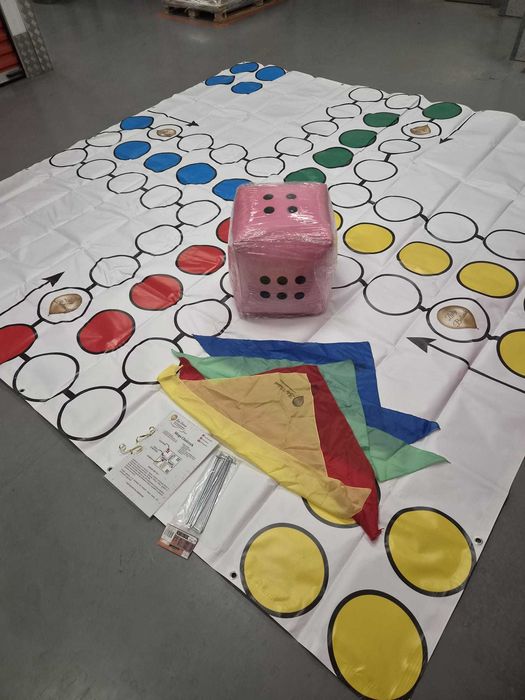 Gra planszowa XXL Mega Chińczyk 3x3m + wielka kostka