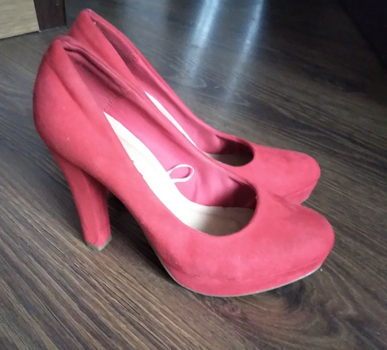 Czerwone buty r.36