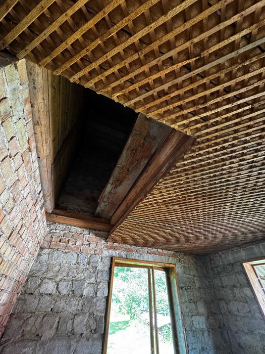 Продам будинок (незавершене будівництво) з земельною ділянкою 0.12 га