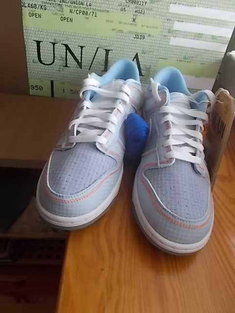 (r. 39- 24,5 cm) Nike Dunk Low Union Passport Pack Argon DJ9649,-400